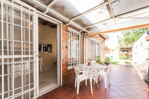 Increíble Casa Con Quincho Y Cochera