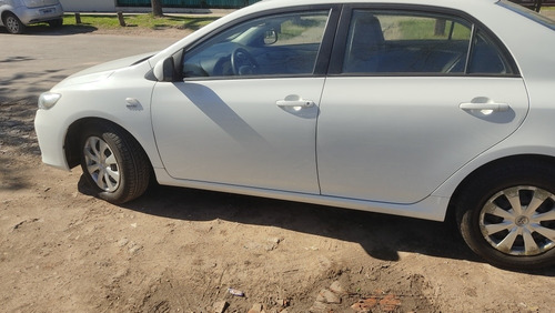 Imagen 4 de 11 de Toyota Corolla 2013 1.8 Xli Mt 136cv