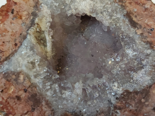 Media Geoda De Cuarzo Blanco 7cm Altura (Usado)