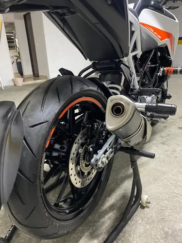 Duke 390 Ng Modelo 2023 Color Blanco Y Negro Llantas Nuevas