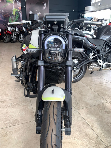Imagen 14 de 15 de Benelli Leoncino 250
