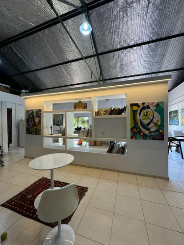 Casa En Venta - 8 Dormitorios 4 Baños - La Lonja