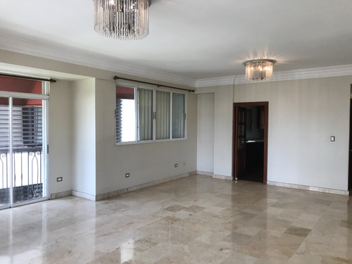 Alquiler - Apto. Amueblado - 5to. Nivel - 3 Habitaciones - Los Cacicazgos