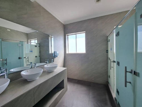 Imagen 8 de 18 de Excelente Oficina Ubicada Sector El Golf 437 M2