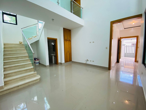 Casa De 2 Niveles Con 3 Habitaciones Y Piscina De Venta En Residencial Cerrado De Pontezuela, Av. 27 De Febrero!