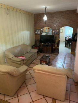 Imagen 3 de 30 de Moderno Chalet De 4 Ambientes Con Garaje Y Parque