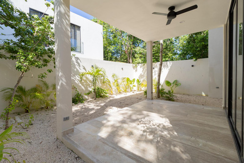 Casa En Venta En Privada Residencial Playa Del Carmen (1187)