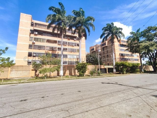 Amplio E Iluminado Apartamento En Venta Al Oeste De Barquisimeto Cod 2 - 3 - 1 - 5 - 3 - 0 - 8 Mp