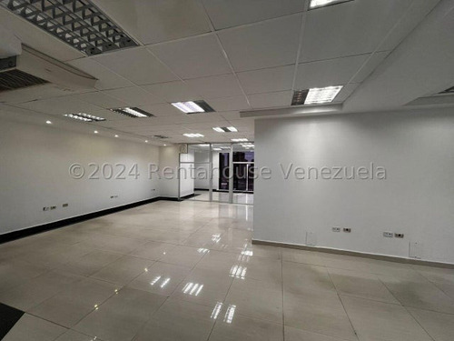 En Alquiler Moderna Oficina En Torre Empresaria, Con 2 A/a De 5 Toneladas C/u, Recepcion Y Sub Dividida En 4 Cubiculos En Vidrios, 2 Salas De Baño Y Mas, Hagamos Negocios, Contactame Dennymar B4b8o69