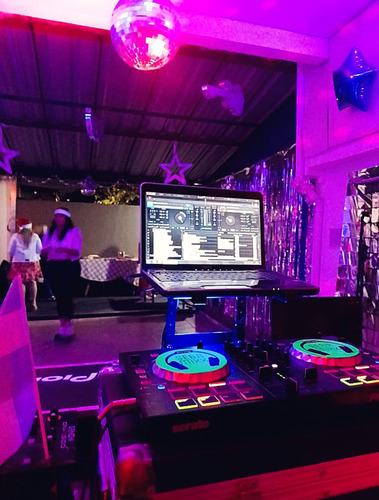 Dj Disc Jockey Sonido Iluminación Pantalla Karaoke