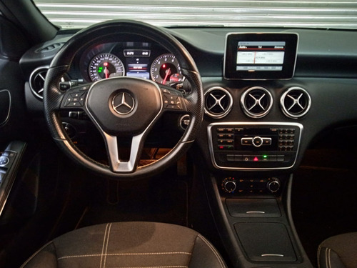 Imagem 9 de 10 de Mercedes Benz Classe A 200 Urban 1.6 Turbo 2014