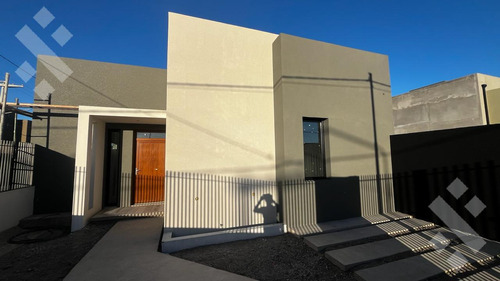 Venta Casa  3 Dorm Nivel Gerencial Rincón Del Rio Neuquén