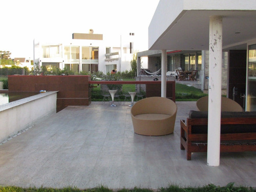 Espectacular Propiedad En Barrio Privado En Alquiler Temporada 2020