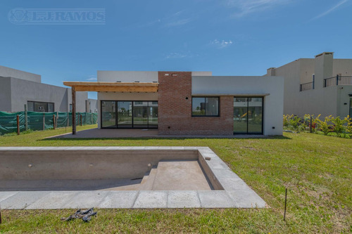 Casa En Venta En El Barrio Vistas, Puertos / Escobar