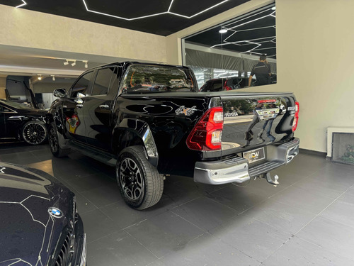 Toyota Hilux 2.8 D-4D TURBO DIESEL CD SRX PLUS 4X4 AUTOMÁTICO