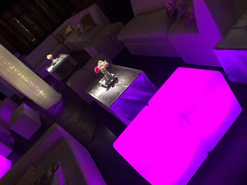 Imagen 5 de 10 de Alquiler Living - Juego De Living - Puff Led - Champañeras