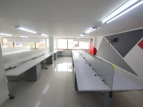 Oficina Amoblada Call Center 118m