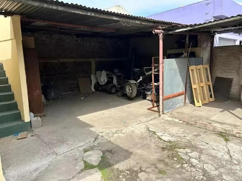 Casa En Venta - 2 Dormitorios 1 Baño - 150mts2 - Moron