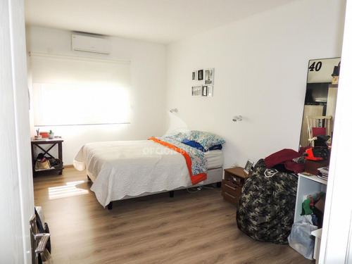 Imagen 10 de 17 de Venta De Casa 3 Dormitorios En Tres Cruces, Montevideo.
