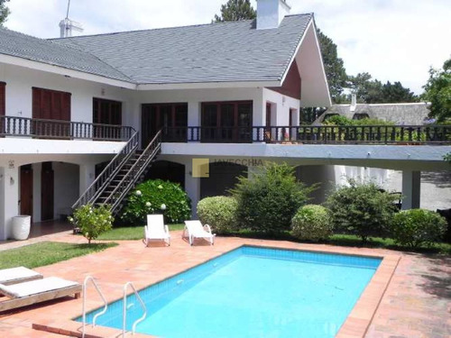 Imagen 3 de 30 de Venta De Casa De 6 Dormitorios En Beverly Hills