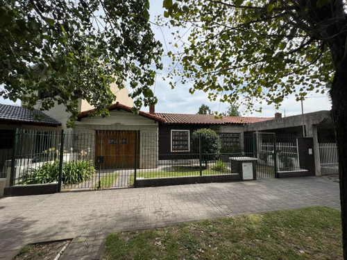 Ciudad Jardin Venta Chalet 4 Ambientes Lote 200 M F: 10329