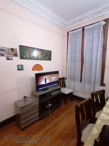 Apartamento En Venta, 2 Dormitorios, 1 Baño, Cerro Largo, Centro.