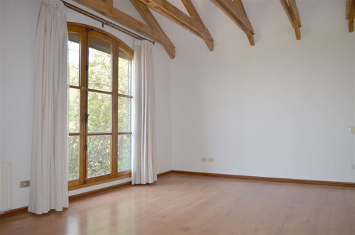 Casa En Venta Lo Barnechea De 5 Dorm. En Lo Barnechea