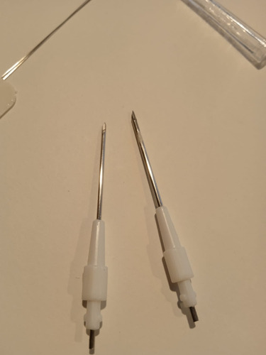 Aguja Mágica Pluma Set (Usado)