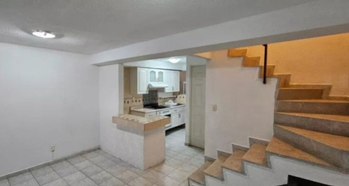 Preciosa Y Amplia Casa, Excelente Ubicación En Fracc. Residencial Las Américas Ecatepec. A Solo Unos Minutos De La Cdmx!!! -no Créditos- Jagr