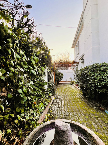 Hermosa Casa En Exclusivo Barrio, Se Arrienda En Ñ...
