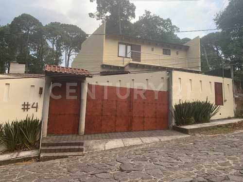 Venta Casa De Campo Amueblada En Avandaro, Valle De Bravo, Estado De México