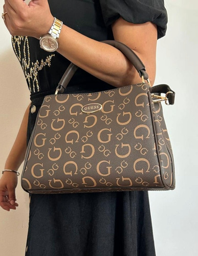 Guess Satchel Hg929005 Sintético Chocolate Elegante