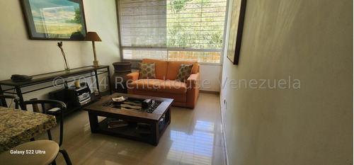 Apartamento Remodelado En Venta En La Urb. El Encantado #24-23448