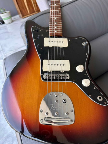 Guitarra Fender Avri 62 Jazzmaster Americana Ambidiestro Agua Palo De Rosa (Usado)