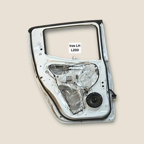Puerta Trasera Izquierda Mitsubishi L200 2016 Al 2022 (Usado)