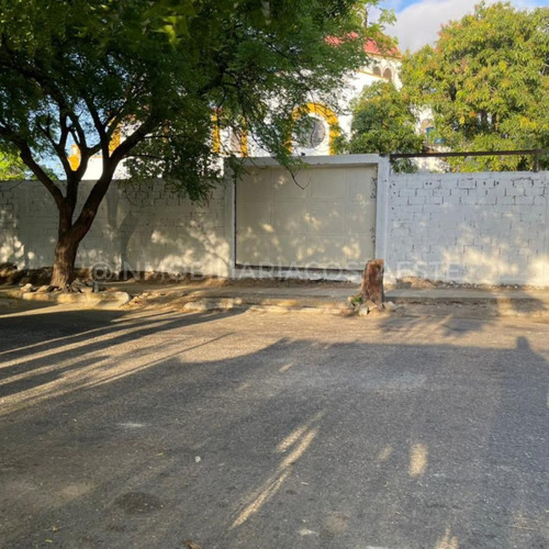 Venta De Terreno En Macuto Ref 2265