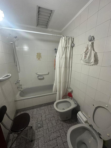 Casa Con Garage Sobre Avenida En Venta!!!