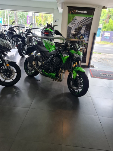 Naked Kawasaki Modelo Z900 2022
