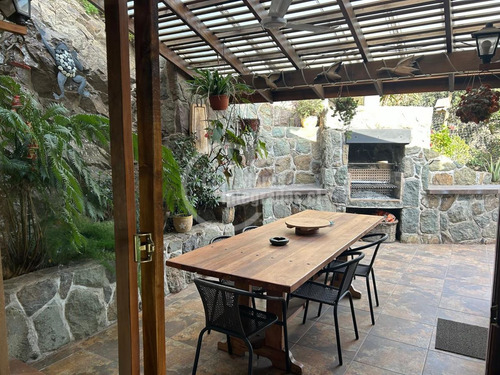 Casa En Venta De 3 Dorm. En Lo Barnechea Arrayán