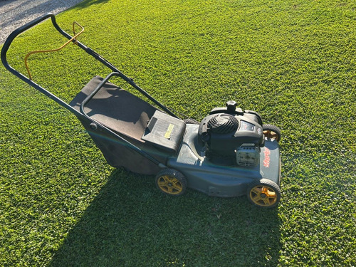 Máquina Cortar Pasto Stark (a Reparar Chasis) Amarillo (Usado)