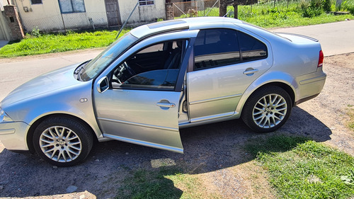 Volkswagen Bora 1.8 Highline T 180cv Cuero