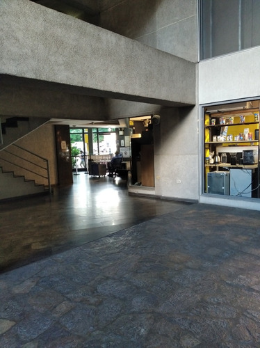 En Alquiler Oficina En Las Mercedes De 136m2