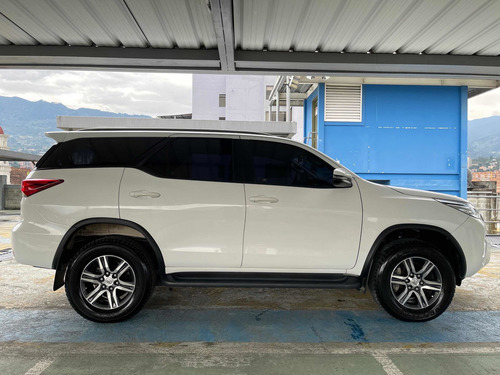 Imagen 6 de 11 de Toyota Fortuner 2018 2.7l