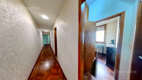 Venta De Departamento En Belgrano R De 5 Ambientes.
