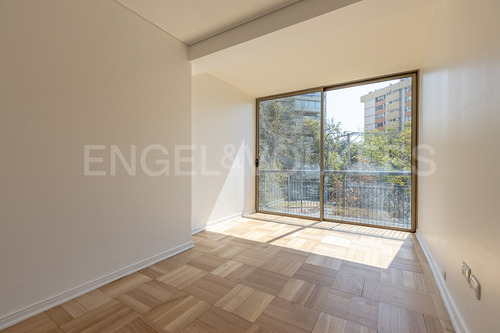 Departamento Remodelado En Calle Vitacura