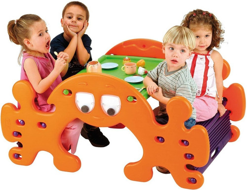 Mesa De Picnic Infantil Feber Balancin Con Bancos Niños / As Color Marrón claro