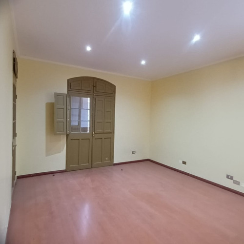Casa Comercial En Arriendo Ñuñoa / Pedro De Valdivia