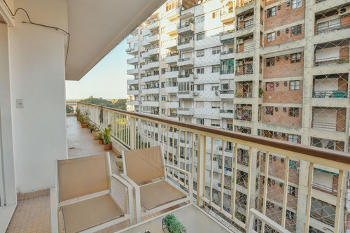 Departamento 3 Dormitorios En Venta Con Cochera - Vista Al Río - Categoría