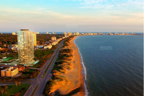 Venta Apartamento Duplex Penthouse 3 Dormitorios Dependencia Piscina Sauna Spa Gym Playroom Cine Barbacoa Cancha Tenis Venetian Playa Mansa Punta Del Este Maldonado