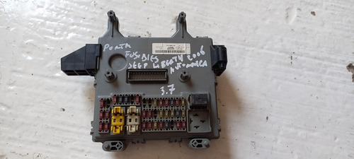 Porta Fusibles De Jeep Liberty Modelo 2006 (Usado)